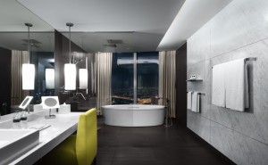 Baño con jacuzzi y con vistas