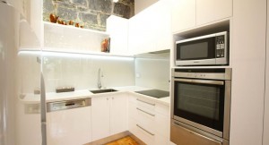 reforma de cocinas pequeñas blancas