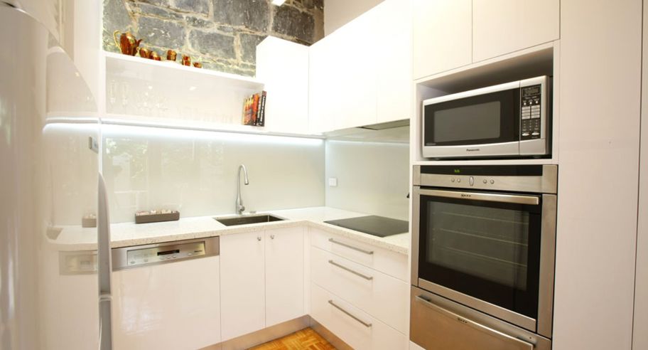 reforma de cocinas pequeñas blancas